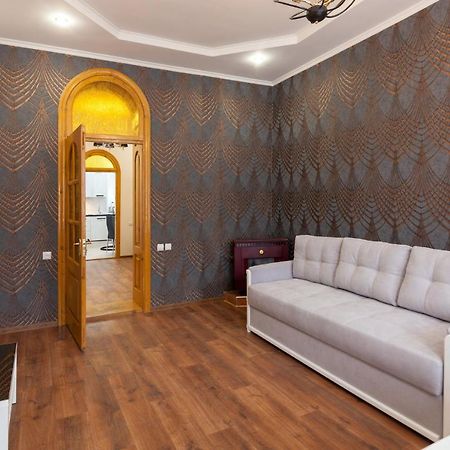 Leogrand Apartments Panteleimona Kulisha 27 Lviv Ngoại thất bức ảnh