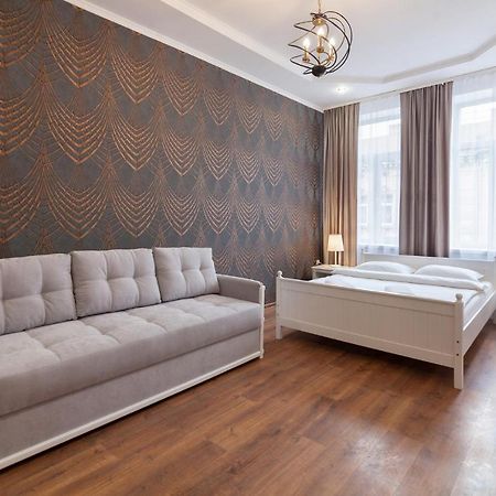 Leogrand Apartments Panteleimona Kulisha 27 Lviv Ngoại thất bức ảnh