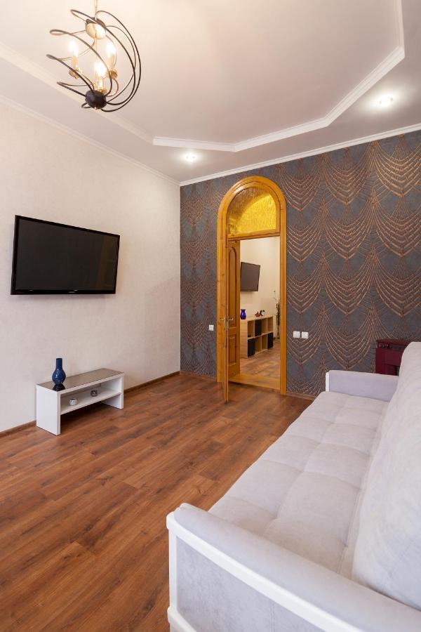 Leogrand Apartments Panteleimona Kulisha 27 Lviv Ngoại thất bức ảnh