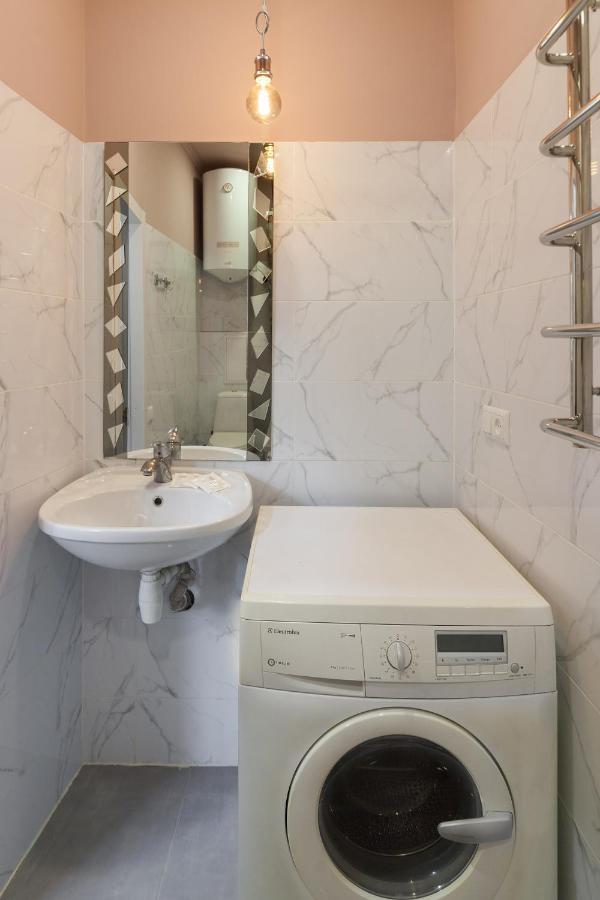 Leogrand Apartments Panteleimona Kulisha 27 Lviv Ngoại thất bức ảnh