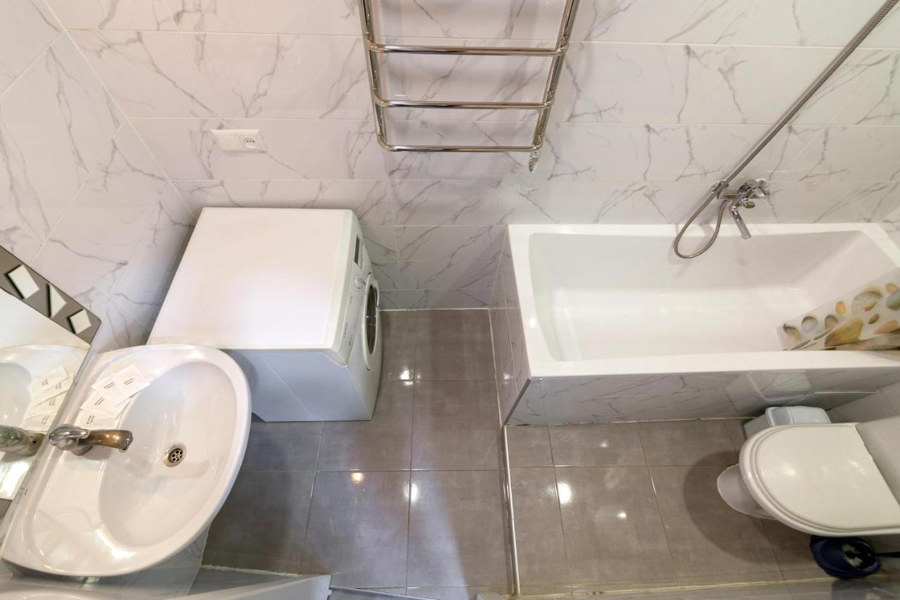 Leogrand Apartments Panteleimona Kulisha 27 Lviv Ngoại thất bức ảnh