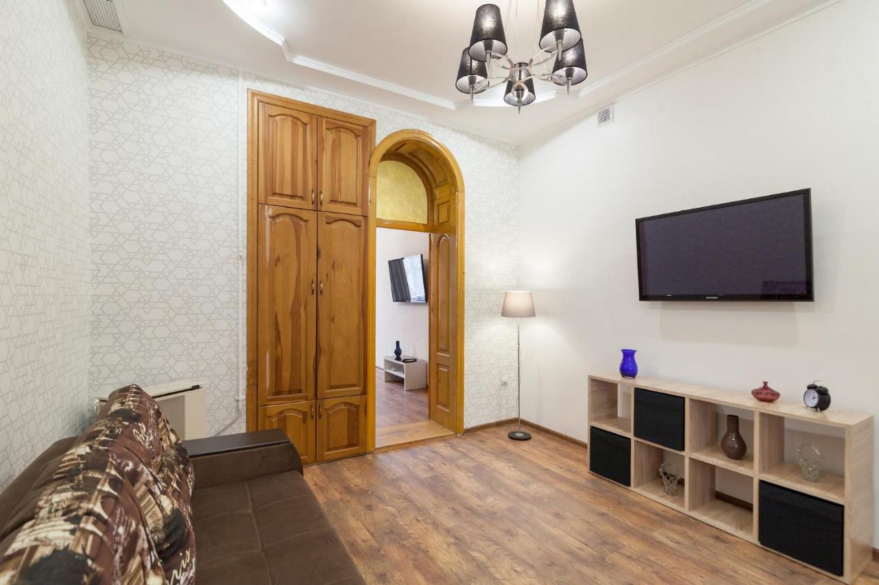 Leogrand Apartments Panteleimona Kulisha 27 Lviv Ngoại thất bức ảnh