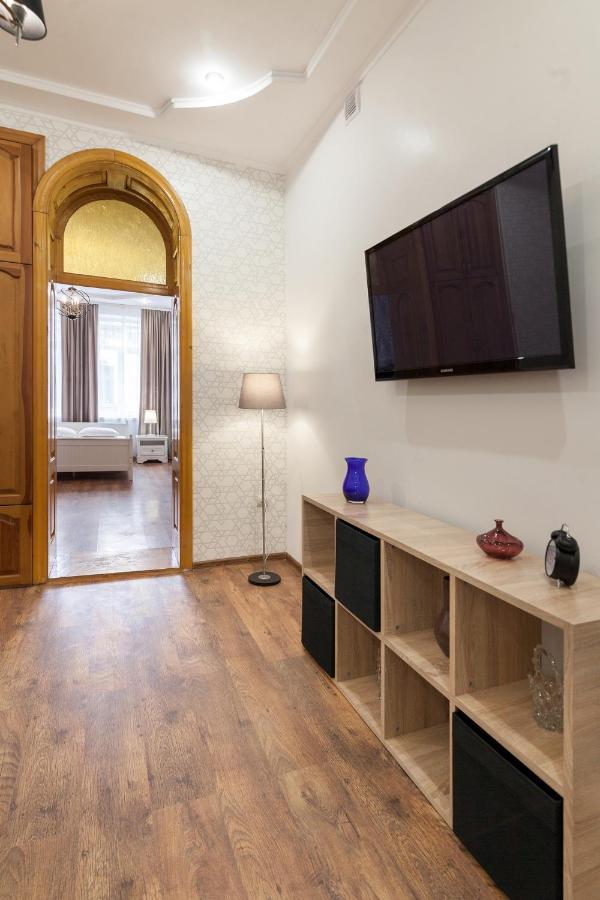 Leogrand Apartments Panteleimona Kulisha 27 Lviv Ngoại thất bức ảnh